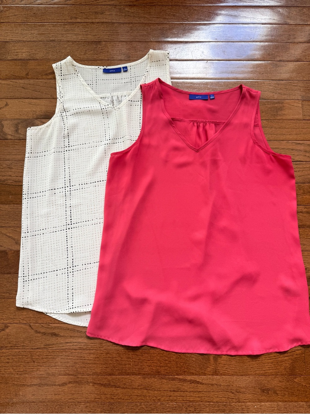 Apt. 9 V-Neck Sleeveless Blouses, Small